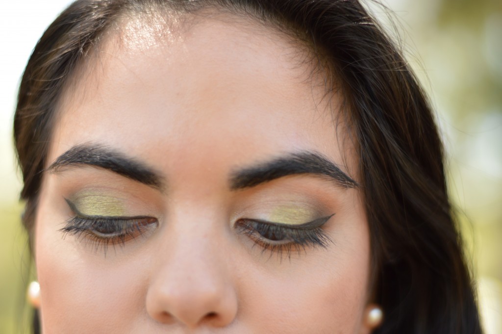 Pop of Green Eyeshadow - Let's Fall in Love Blog